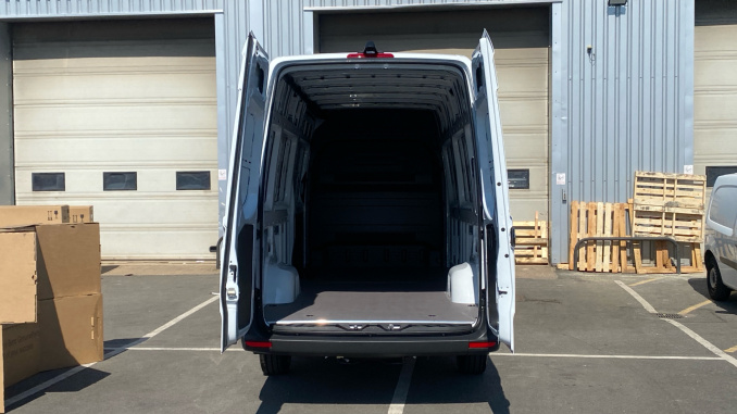 Mercedes-Benz Sprinter 315Cdi L3 Diesel Rwd 3.5t H2 Pro Van 9G-Tronic - Image 3